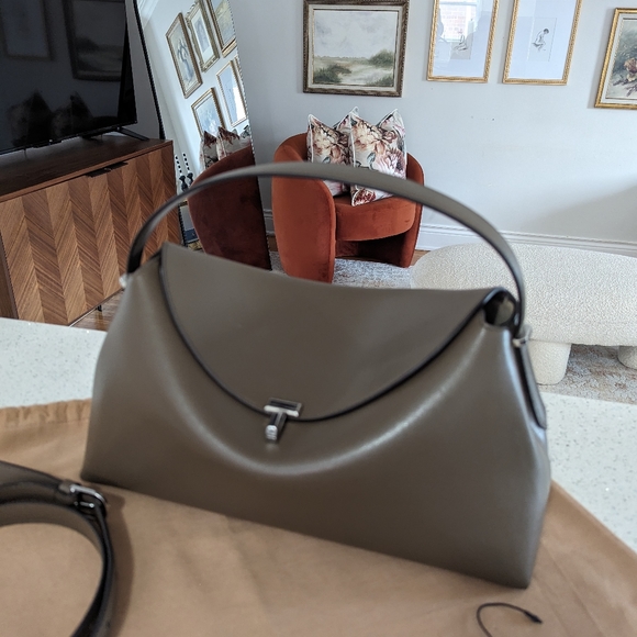 Toteme T Lock bag 1️⃣1️⃣0️⃣0️⃣ - Picture 14 of 16